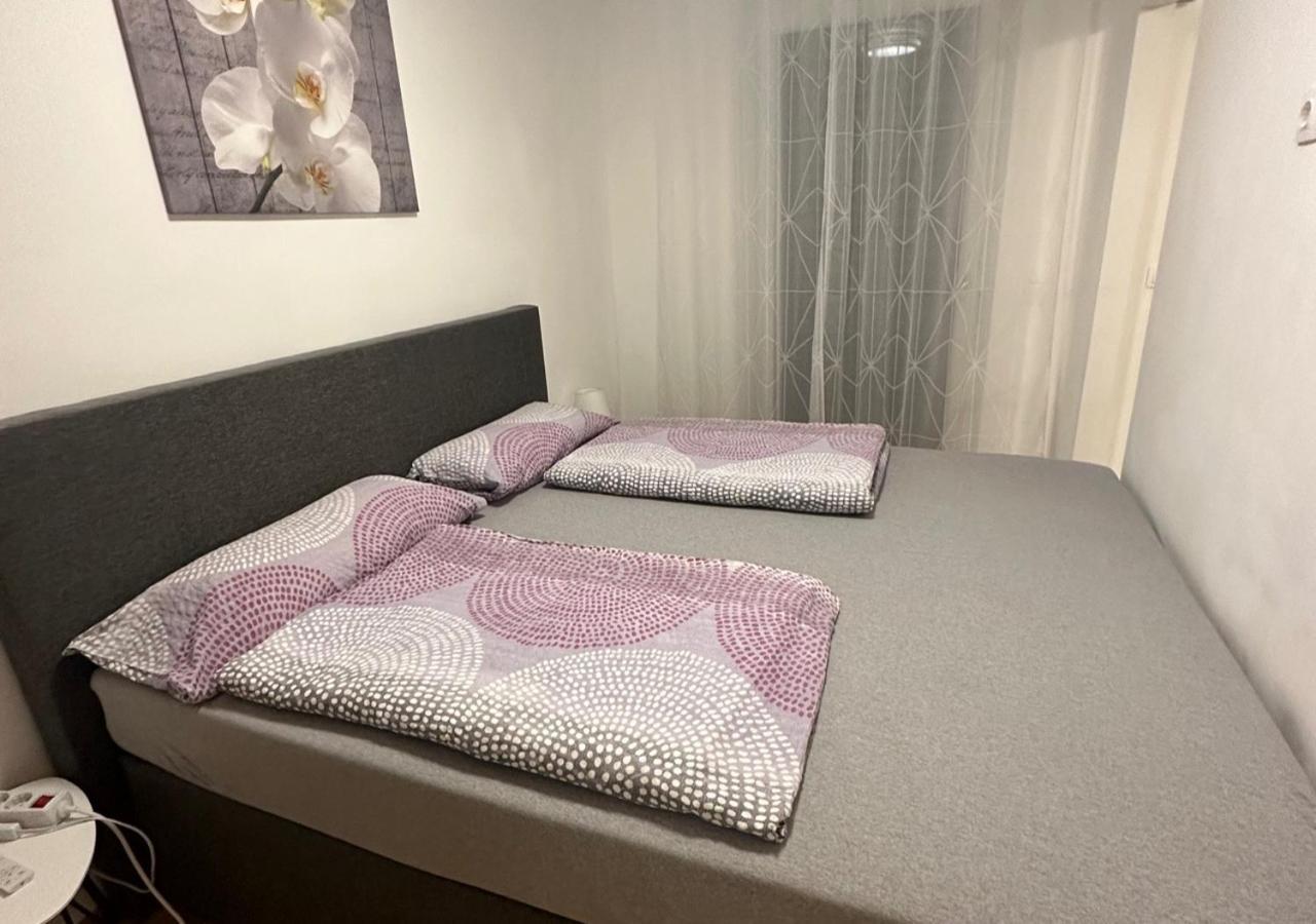 Cozy Two-room Near Vic Apartment Wien